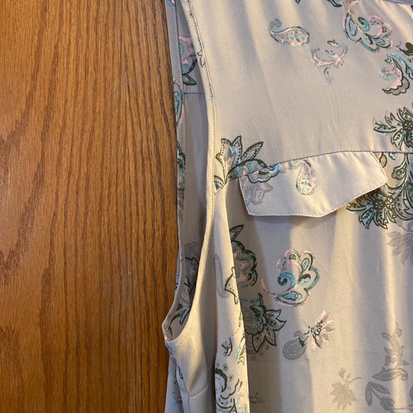 Gray sleeveless torrid top paisley print - Picture 3 of 5